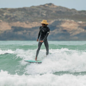 Bleu kitesurf student surfing Essaouira waves